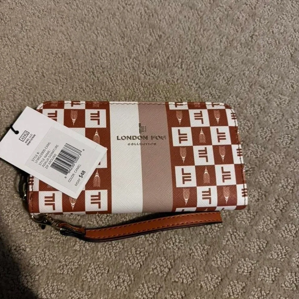NWT‎ London Fog Wallet